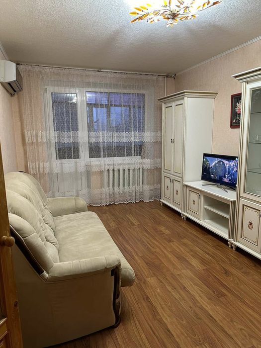 Подобово 2 кімнатна квартира в Лозовій. КОНДИЦІОНЕР