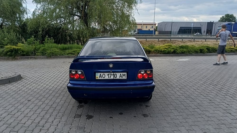 bmw e36i sedan 316