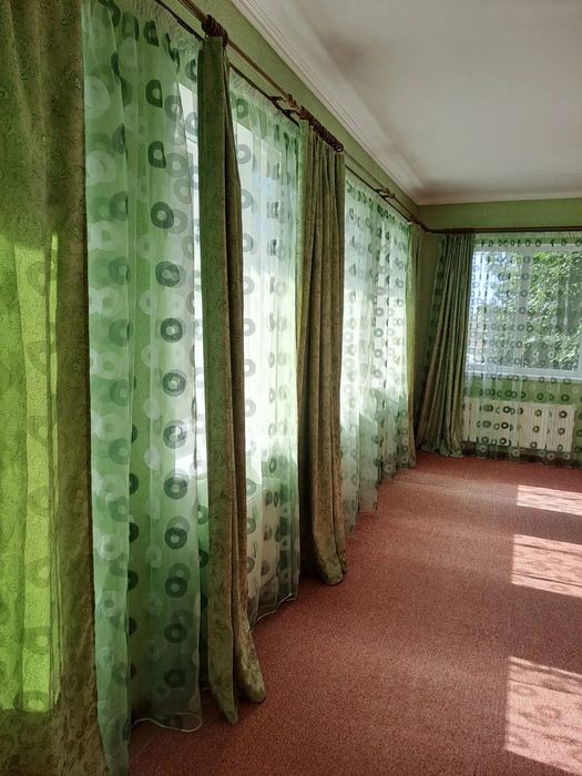 Продам двоповерховий будинок в Новомиколаївці.