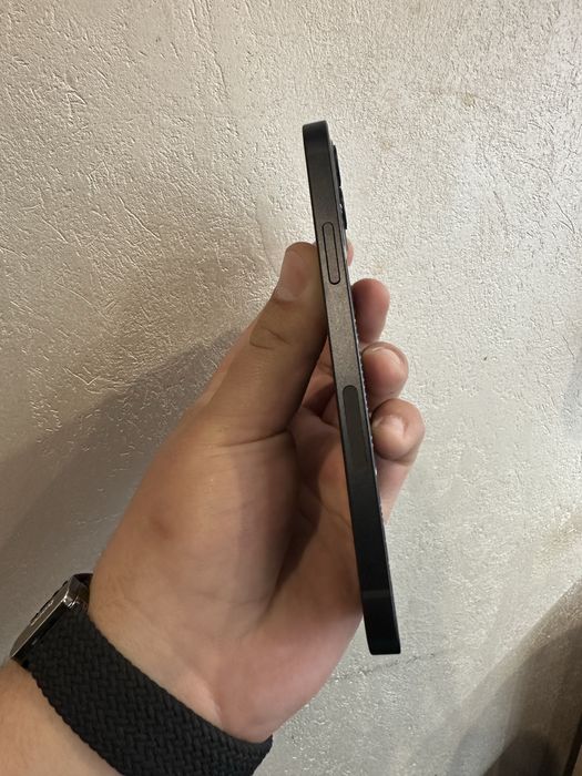 Продам вживаний Iphone 12 на запчастини