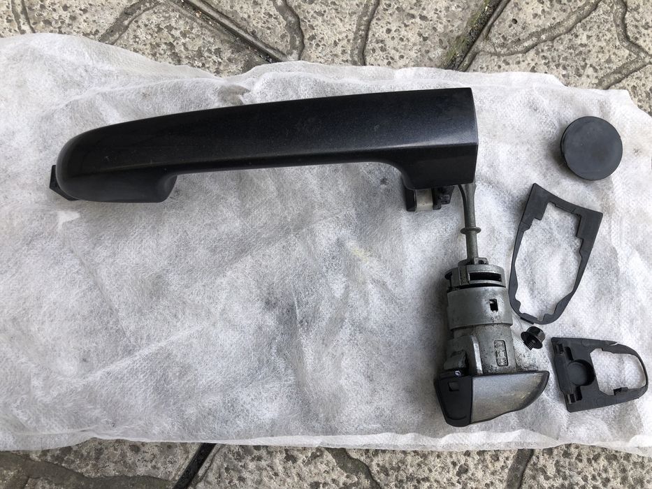 Комплект ручка водійської дверці Kia ceed