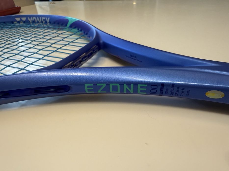 Rakieta Yonex Ezone 100, 300gr
