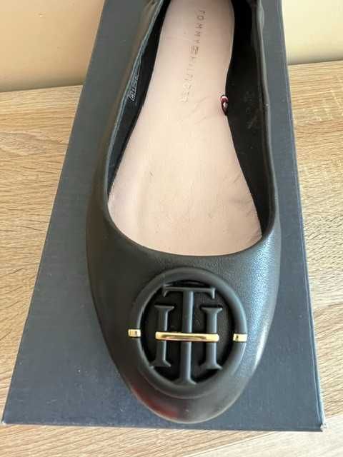 Klasyczne czarne baleriny marki Tommy Hilfiger rozmiar 38