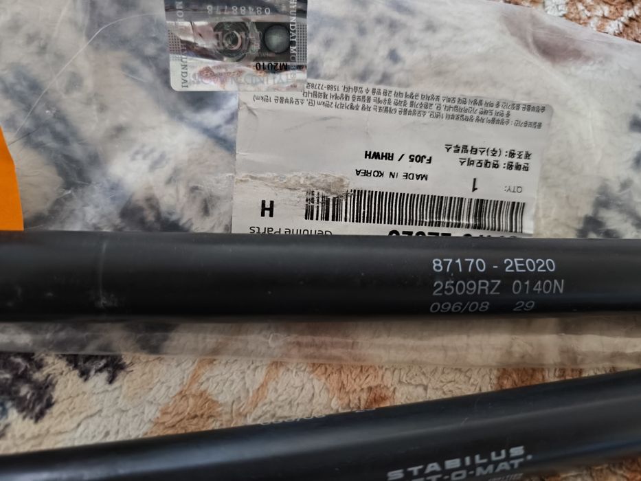 Амортизаторт заднього скла двері багажника huyndai