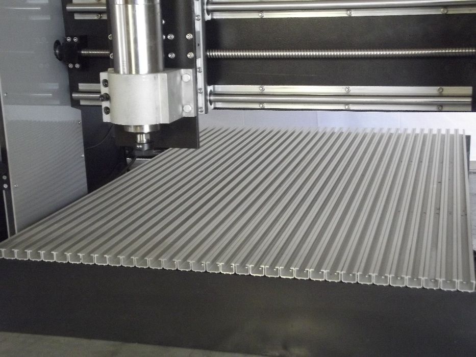 CNC Fresa Não Metais 600mm x 400mm ou 900mm x 600mm e outros (Novo).