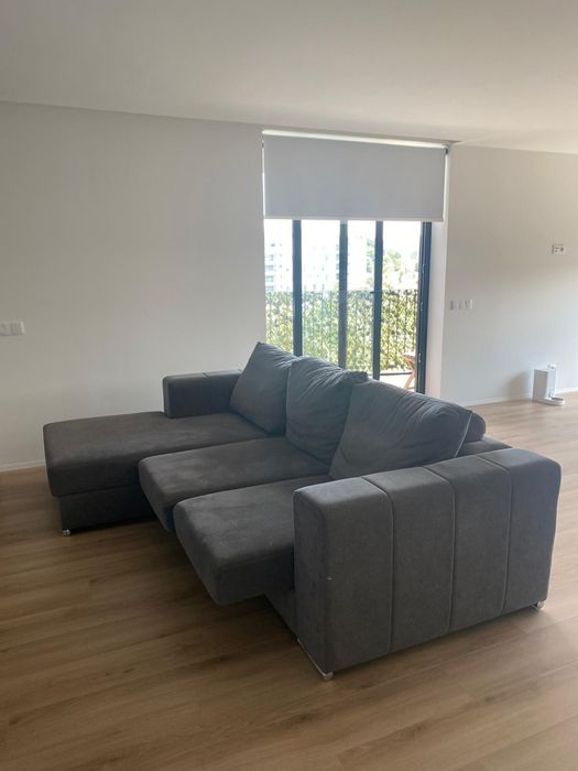 Sofá chaise longue cinzento confortável
