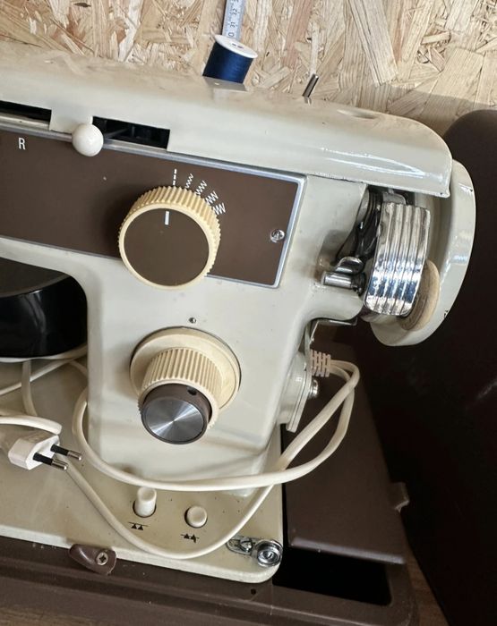 Profesjonalna maszyna do szycia