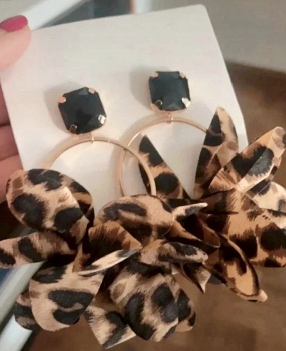 Nowe kolczyki ZARA panterki płatki z czarnym diamentem stal nierdzewna