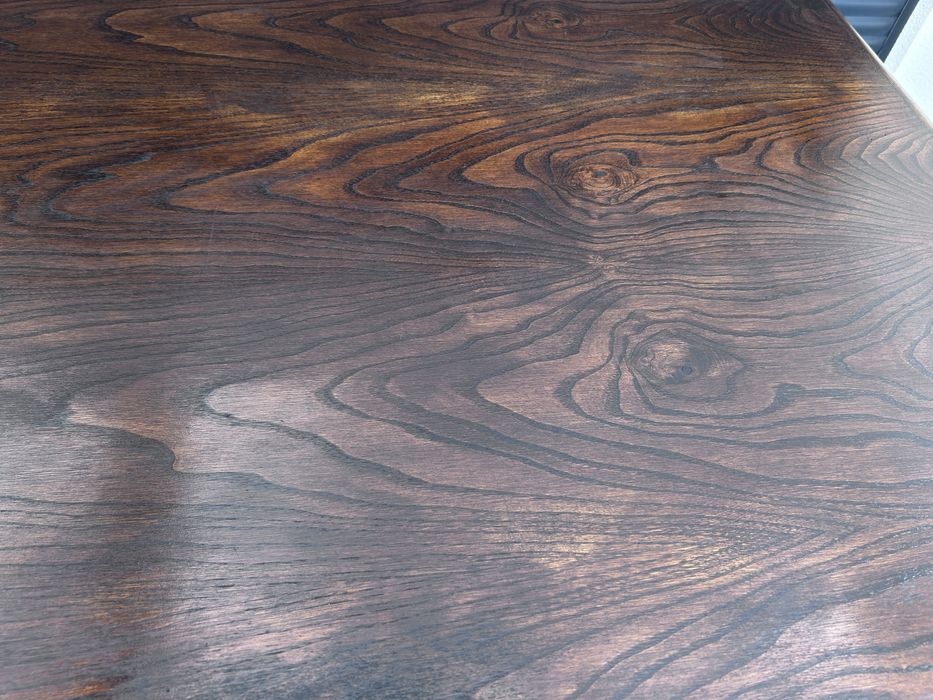 Mesa e cadeiras madeira de castanho maciça