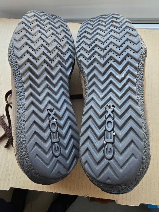 Vendo botins Geox nº41, cor castanha, em bom estado