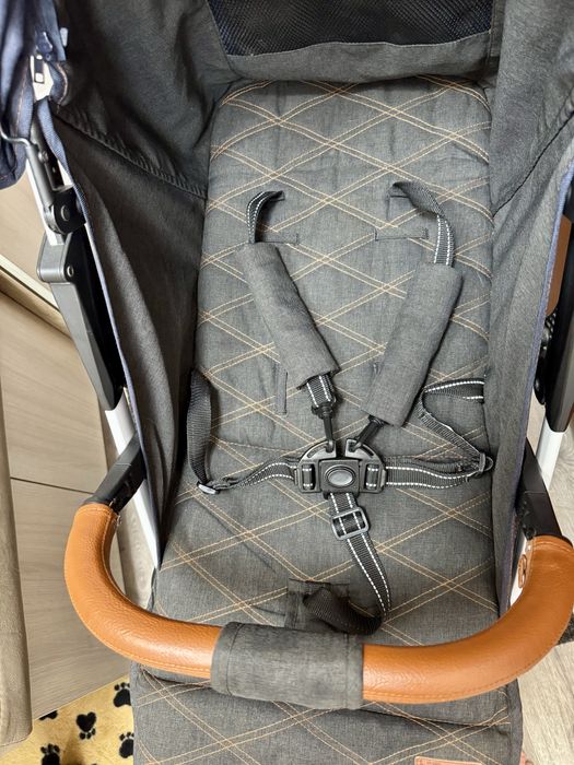 Прогулянкова коляска Carrello Astra