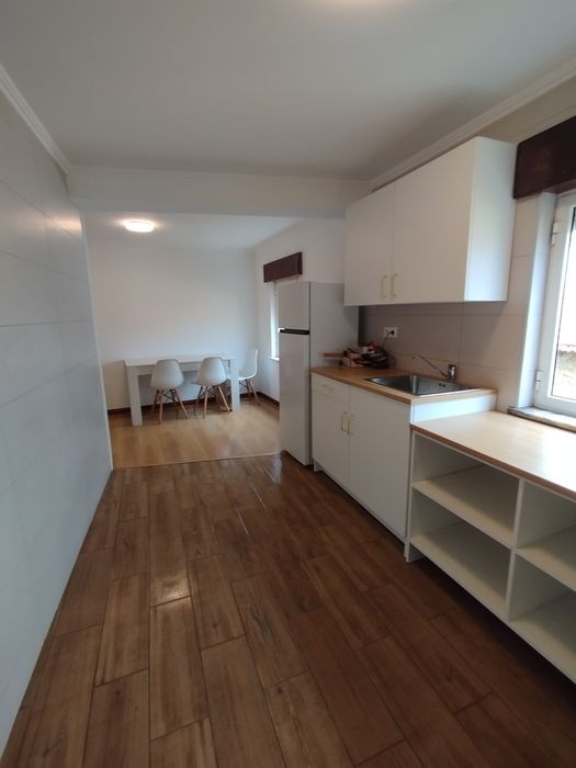 Casa T4 nova com estacionamento