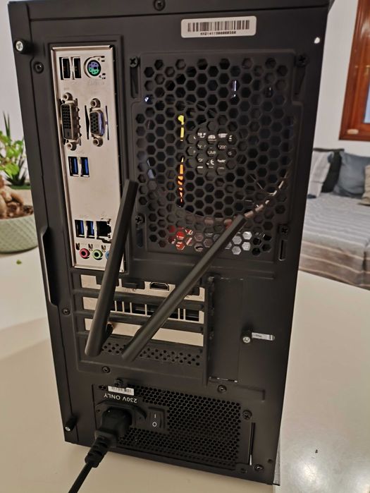 Computador torre gaming.