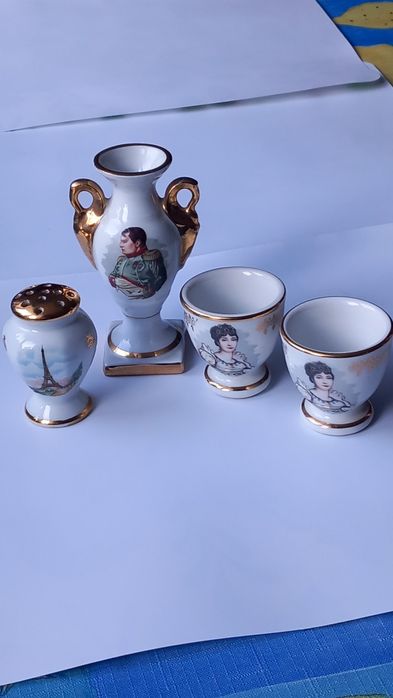 Zestaw francuskich porcelanowych bibelotów