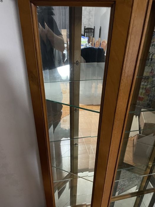 Vitrine em madeira
