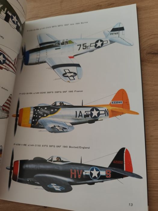 Famous Airplanes of the world P-47 THUNDERBOLT