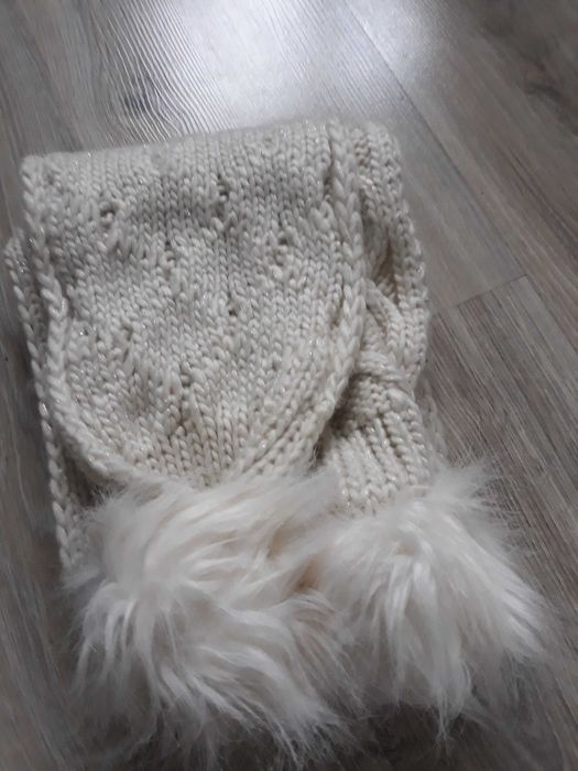 nowy szal wełniany pompony