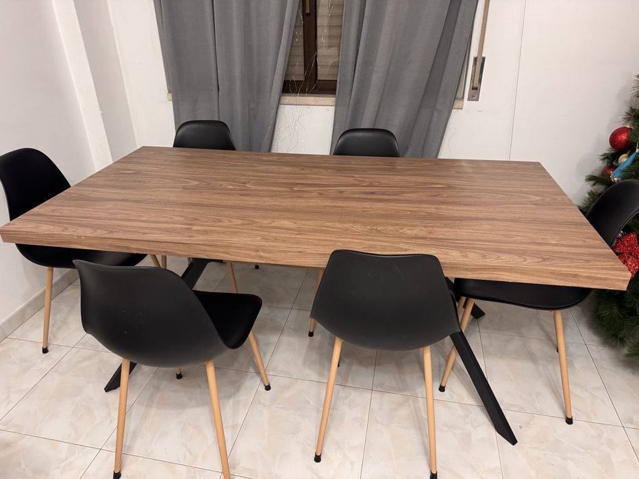 Mesa de jantar com 6 cadeiras