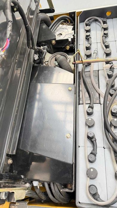 Empilhador 1600 Kg CAT