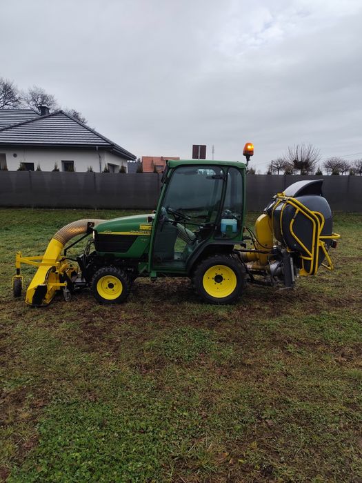 Traktor John Deere 4010 z osprzętem