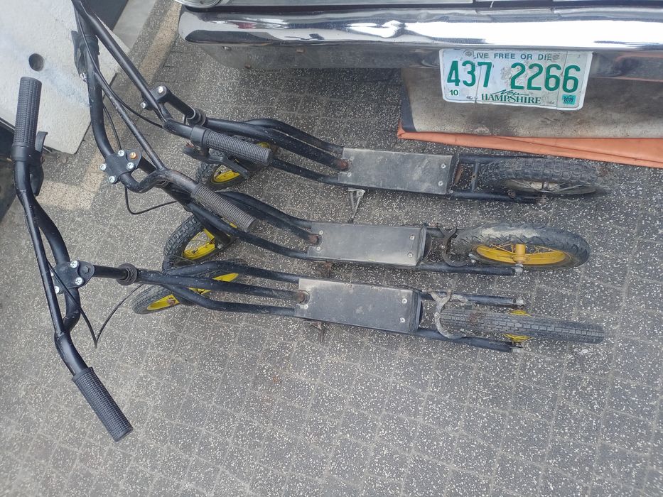 Sprzedam hulajnogi w kolorze czarnym koła pompowane