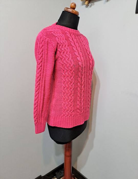 Różowy sweter o grubym warkoczowym splocie wełniany ozgu 34 36