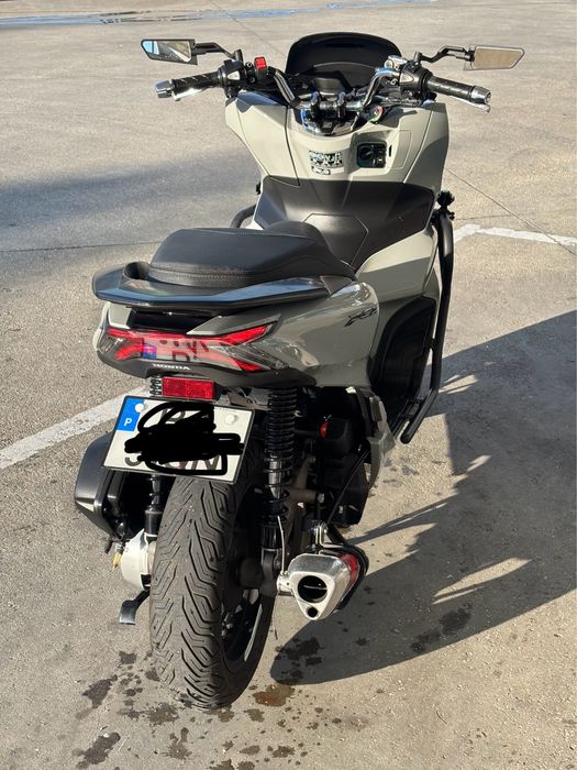 Honda pcx 2024.