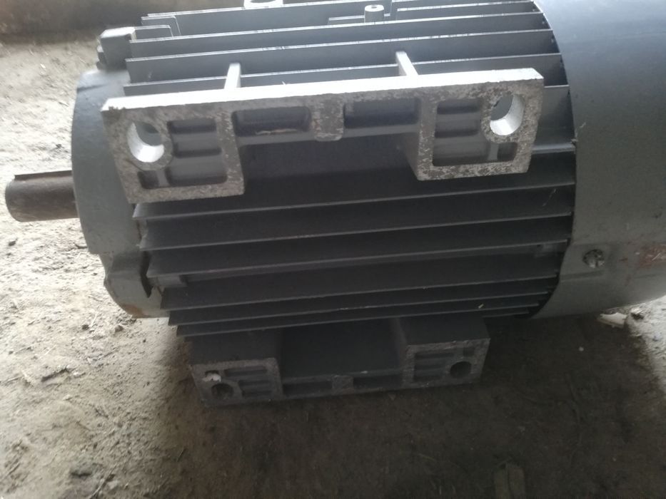 silnik elektryczny trzyfazowy