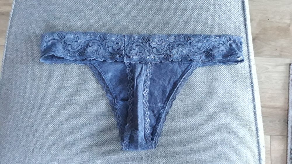 Nowe majtki stringi rozmiar S Esmara