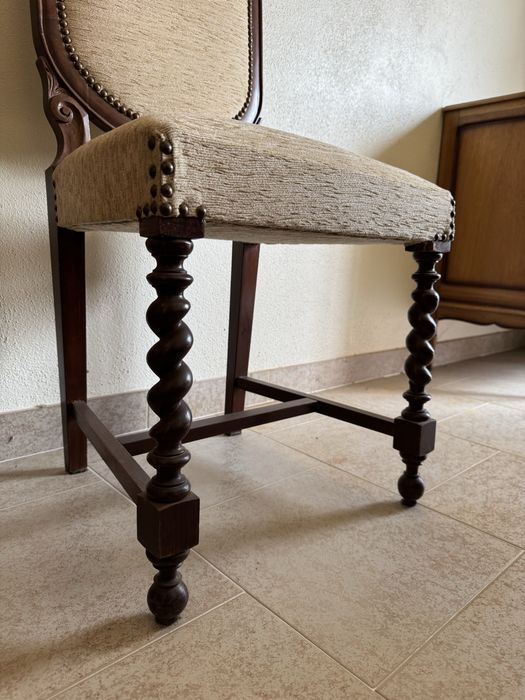 Cómoda e cadeira de quarto