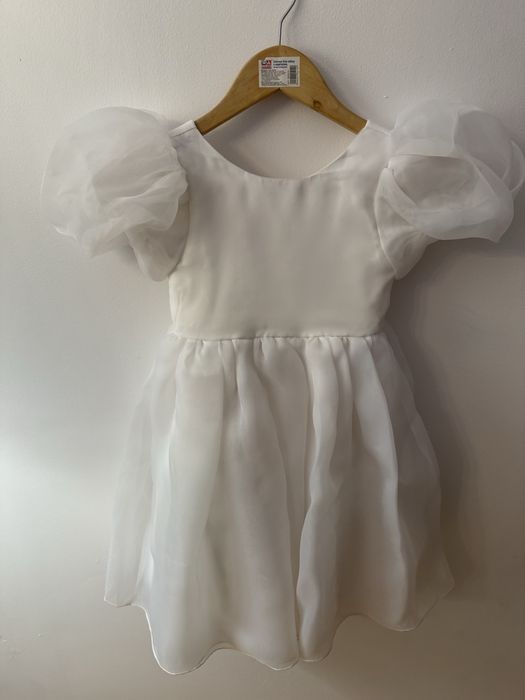 Біле плаття для дівчинки на 4-5 років
