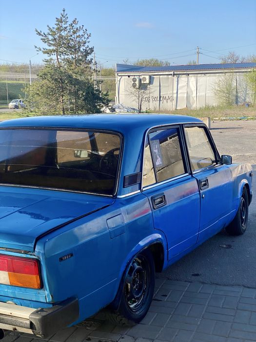 Автомобіль ваз 2105