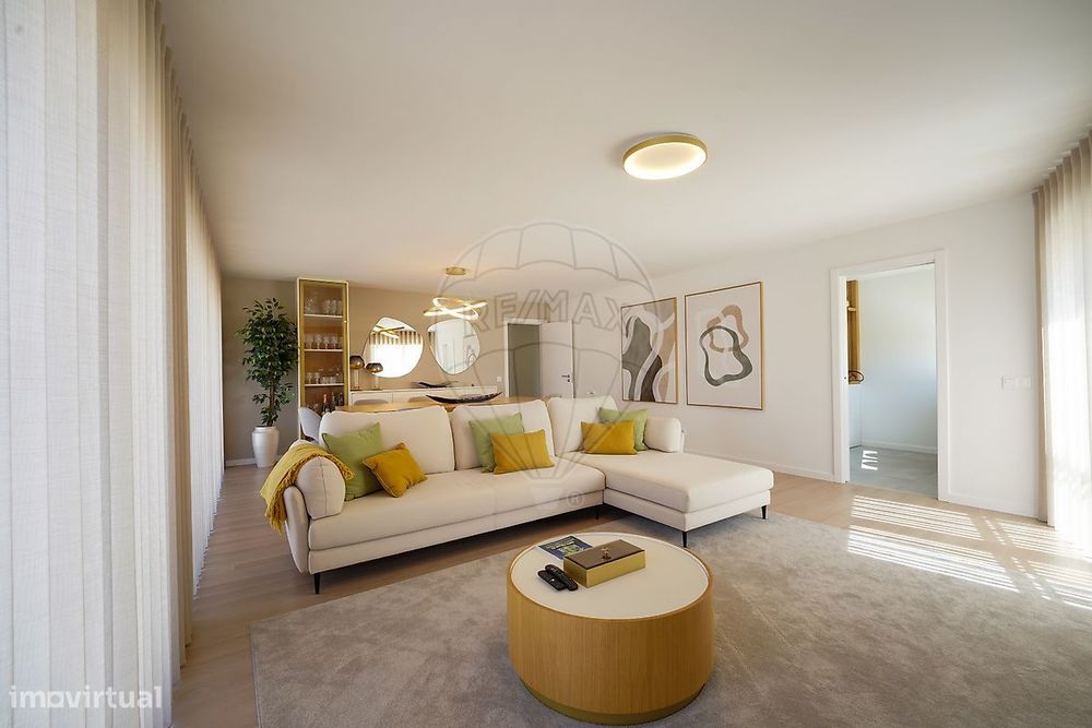 Luxury T4 Apartment for Sale