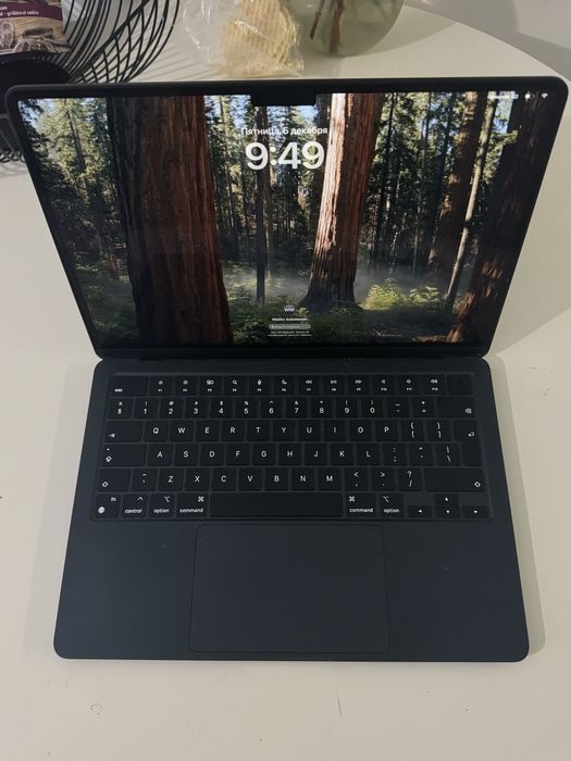 Macbook air M2 2022 8/256gb stan idealny