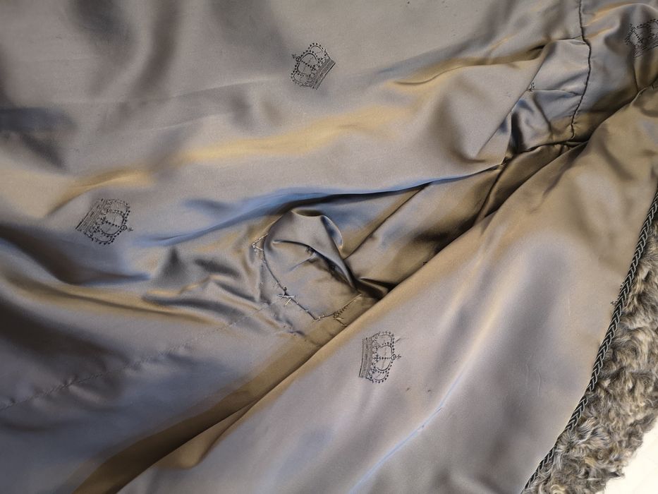 Karakuły, krótka kurtka w odcieniach szarości