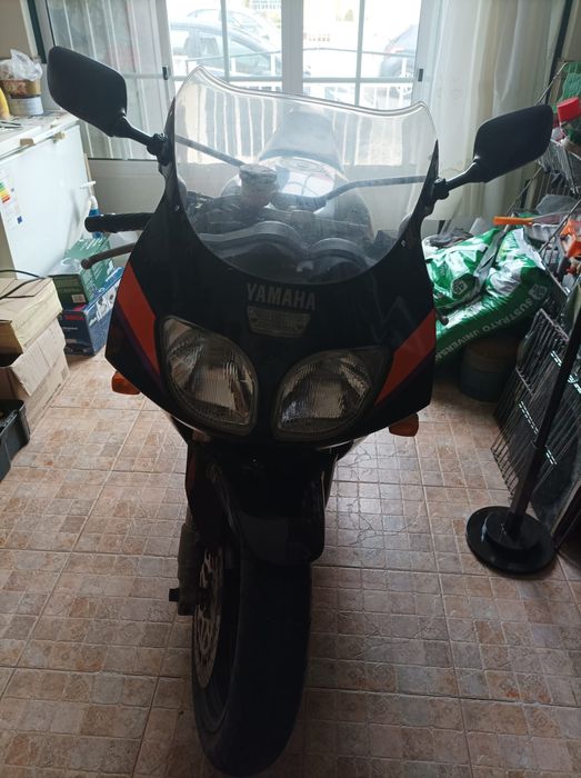 Yamaha FZR Genesis 1000 como nova