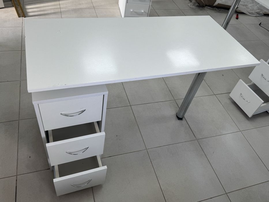 Манікюрні столи + стелаж