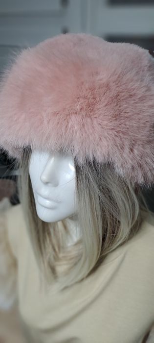 Futrzana czapka fuksja i pudrowy róż