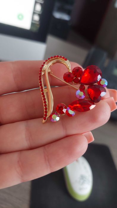 Брошь  влюбленное сердце