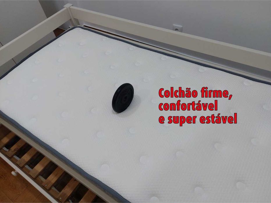 Cama individual branca com gavetão de arrumação