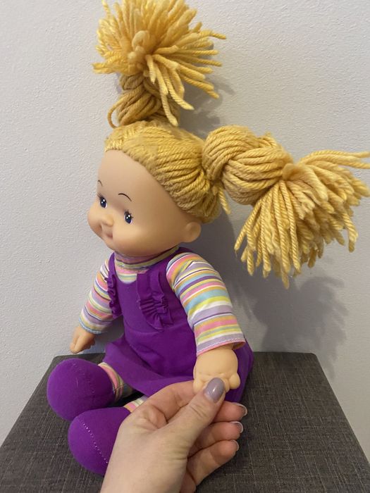 Лялька для дівчинки