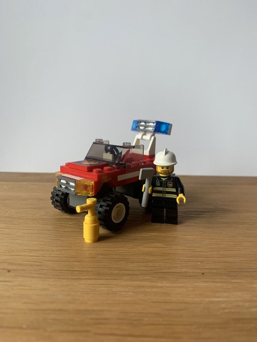 Wóz dowódcy straży Lego City, 7241