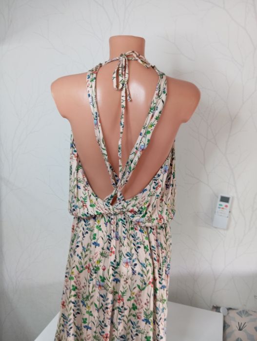 Sukienka w łąkowe kwiaty