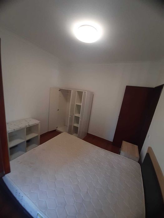 quarto mobilado para casal junto à fct nova / monte de caparica