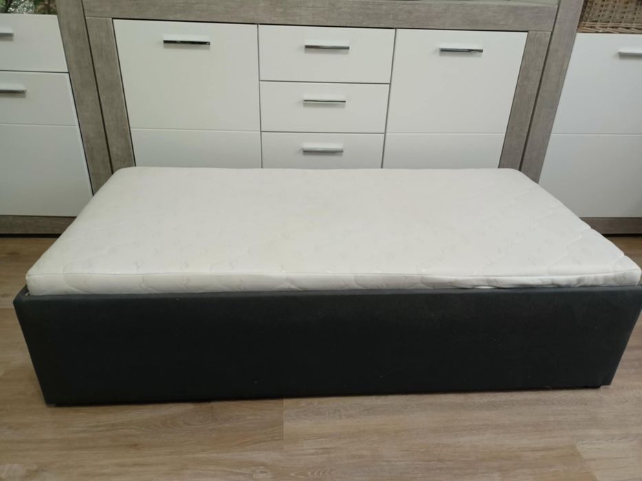 Łóżko dziecięce jak nowe z materacem