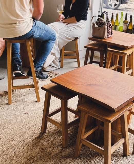 Mesa baixas em madeira maciça