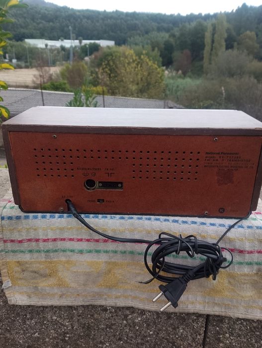 Radio antigo, não é de válvulas