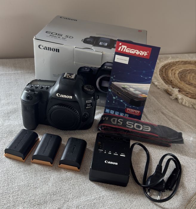 Canon 5D Mark IV Body + karta cf 64 + 3 baterie + folia ochronna