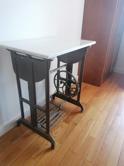 Móvel com pedra mármore