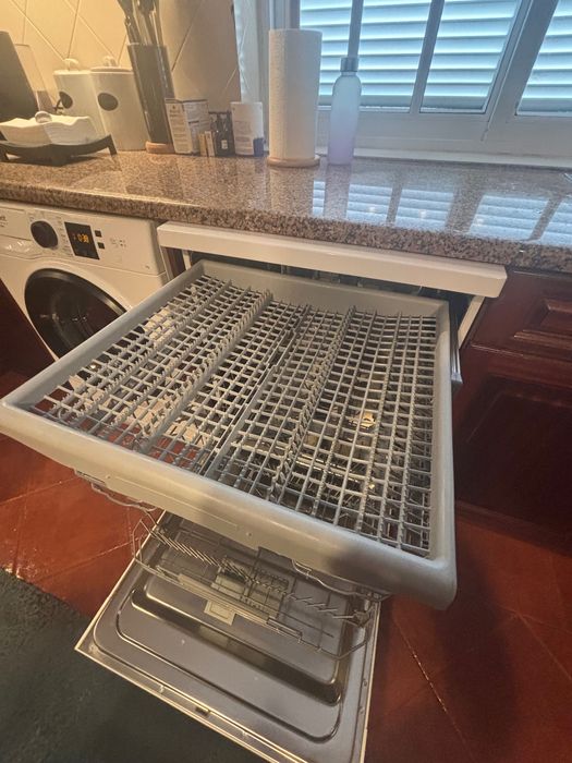 Máquina de louça como nova Hotpoint